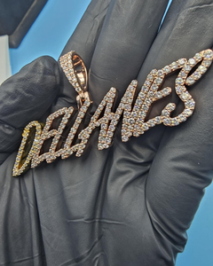 จี้เพชรโมอิสซาไนต์แท้ระดับพรีเมียม ดีไซน์ฮิปฮอป ประดับเงินแท้ 925 สลักชื่อหรือโลโก้ตามสั่ง ของขวัญสุดหรู - Product Image 1