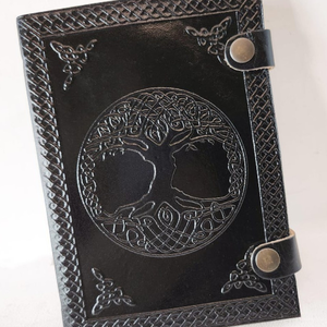 Diario de Cuero Negro con Grabado de Árbol Medieval, Cuaderno Encuadernado en Cuero, 8x6 Pulgadas, 200 Páginas en Blanco, Cierre Doble con Broches de Bronce - Product Image 3