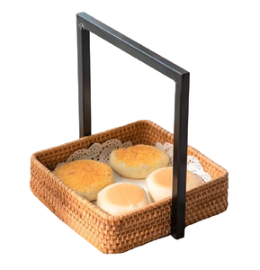 Plateau élégant en rotin tressé à la main avec poignée en métal, plateau de service décoratif pour le pain, les collations, les fruits ou la décoration de table - Product Image 1