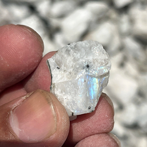 Pierres brutes de pierre de lune arc-en-ciel naturelle de haute qualité, cristal de pierre de lune blanche en vrac, forme irrégulière, décoration d'intérieur, vente en gros - Product Image 1