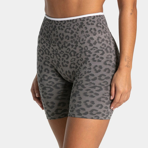 Shorts de yoga sans couture pour femmes, imprimé léopard, effet froncé aux fesses, pour la gym, l'entraînement, le fitness, et shorts de sport taille haute blancs - Product Image 4