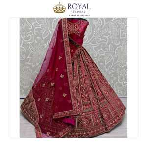 Expertos en la Venta de la Mejor Colección de Diseñadores de Moda de Alta Calidad para Bodas, Lehenga Choli de Tela de Red y Terciopelo - Product Image 4