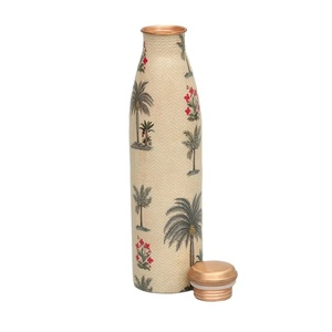 Botella de Agua Artesanal de Cobre Puro con Ilustración Detallada de la Naturaleza, Acabado de Esmalte Lacado - Product Image 1