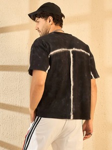 เสื้อยืดแขนสั้นผู้ชายทรงโอเวอร์ไซส์ ผ้าคอตตอนเจอร์ซีย์ถักลายทางสีดำ ลวดลายแบบย้อมสีเอซิด ทรงพอดีตัว สวมใส่สบาย - Product Image 3