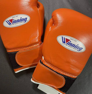 Gants de boxe Orange Winning, best-seller, haute qualité, à doigts complets, sur mesure, design OEM, pour la boxe et le sparring. - Product Image 1