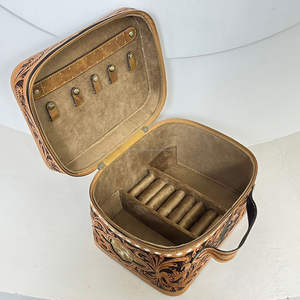 Caja de Almacenamiento de Cuero Vacuno Hecha a Mano por Diseñador Occidental, Organizador de Viaje de Gran Capacidad, Estuche de Maquillaje y Cosméticos para Mujer - Product Image 6