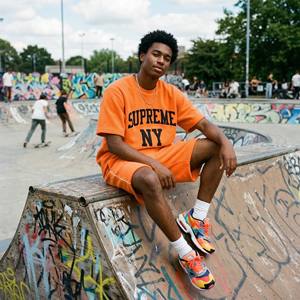 Conjunto de Dos Piezas de Verano para Hombre con Logotipo Personalizado, Camiseta de Manga Corta Transpirable de Felpa y Pantalones Cortos Deportivos Color Naranja - Product Image 6