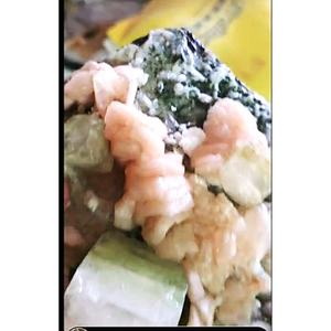 หินสติลไบต์อะโพฟิลไลต์สีเขียวธรรมชาติ ของตกแต่งบ้านตามหลักฮวงจุ้ย เป็นมิตรกับสิ่งแวดล้อม ของขวัญทางธุรกิจ กลุ่มแร่จีโอด - Product Image 3