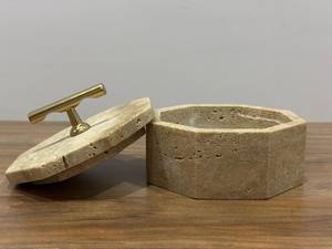 Boîte de rangement hexagonale en travertin faite à la main avec poignée en laiton, organisateur de bijoux de luxe pour la salle de bain et la maison, présentoir décoratif - Product Image 4