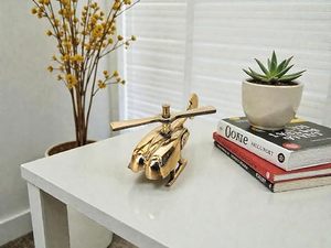 Modèle d'hélicoptère décoratif élégant en laiton, objet de luxe vintage pour la décoration de bureau à domicile et cadeau d'entreprise - Product Image 4