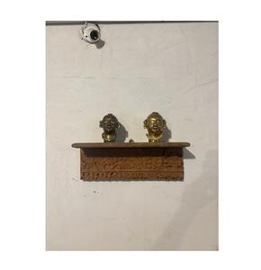 Étagère murale en bois artisanale avec sculpture florale |   Étagère murale multifonctionnelle rustique vintage pour salle de bain et salon - Product Image 1