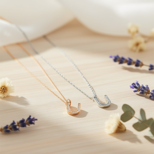 Collana con Ciondolo a Forma di Lettera U in Acciaio Inossidabile, Catena in Oro 18K o Argento, Gioielli da Donna - Product Image 3