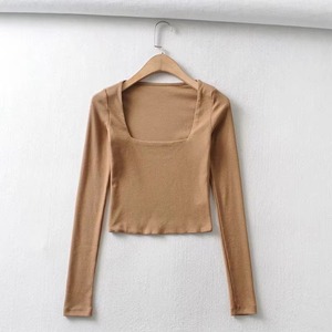 เสื้อครอปแขนยาวผู้หญิง ผ้าถัก สีพื้น ทรงเข้ารูป คอกลม สไตล์ลำลอง สีเทา สีดำ สีขาว สีน้ำตาล - Product Image 3