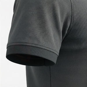 Polo à manches courtes gris foncé pour homme avec poche poitrine, design uni tricoté décontracté, coupe classique - Product Image 6