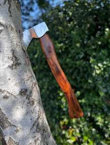 Hache à dos plat en acier à haute teneur en carbone de qualité industrielle, fabriquée à la main par Steel Craft International, manche en bois de 18 pouces, 1,5 kg, garantie 1 an - Product Image 2