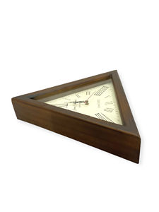 Horloge murale en bois de style Art déco à design triangulaire avec mouvement analogique à quartz de style antique pour la décoration moderne de la maison et du bureau - Product Image 3