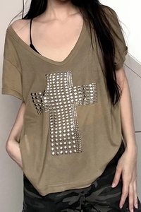 เสื้อยืดคอวีโอเวอร์ไซส์ แขนเปิดไหล่ ไซส์พลัสสำหรับผู้หญิง เสื้อลำลองสีพื้น ผ้าเจอร์ซีย์ โลโก้ด้านหน้า เป็นมิตรต่อสิ่งแวดล้อม - Product Image 6