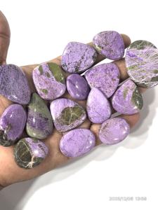 พลอยสติชไทต์สีม่วงธรรมชาติจากออสเตรเลีย รูปทรงและขนาดคละแบบ ขนาดประมาณ 20 ถึง 30 มม. - Product Image 4