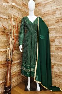 Nuevo vestido largo hasta el tobillo y dupatta étnicos de la mejor calidad en georgette de seda sintética con bordado de hilo Zari y lentejuelas. - Product Image 3