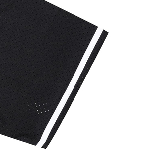 Maillot de baseball en mesh noir ventilé avec bande blanche, uniforme d'équipe personnalisé et équipement de sport respirant - Product Image 3