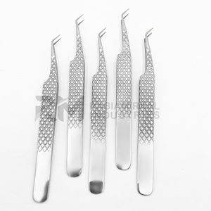 Pinzas de Extensión de Pestañas Antiestáticas de Acero Inoxidable RMI con Punta de 45 Grados, Agarre de Diamante, Punta Lisa de 10 mm de Longitud - Product Image 5