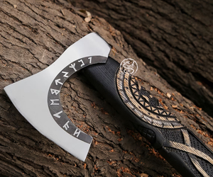 Hacha Vikinga MORTAL SAGA con Mango Negro y Hoja Grabada, Herramienta Manual Multifuncional de Acero al Carbono para Camping y Actividades al Aire Libre - Product Image 4