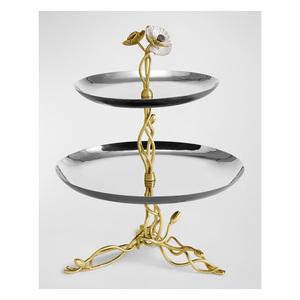 Elegante Soporte para Pastel de Metal con Diseño Floral y Base Ancha para una Presentación Estable del Pastel - Product Image 3