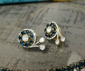 Ensemble de collier et de boucles d'oreilles en or plaqué de haute qualité avec pierres Kundan pour les femmes, collection pour les fêtes de mariage - Product Image 2