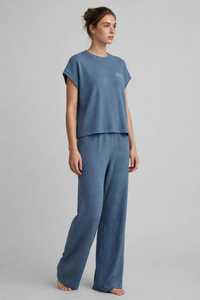 Conjunto de dos piezas casual para mujer, de punto acanalado, con top de manga corta y cuello redondo y pantalones anchos de color liso. - Product Image 4