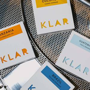 Boîtes cadeaux personnalisées imprimées pour le hydratant et la lotion corporelle Bamaris avec un branding haut de gamme et une finition en papier durable - Product Image 3