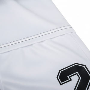 Tenue de football personnalisée 100 % polyester par sublimation, respirante et à séchage rapide, ensemble maillot et short de football noir et blanc dégradé pour équipe - Product Image 5