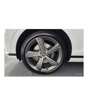 Genesis GV70 2.5T AWD Essence SUV 2024 avec 26 578 km, Volant à Gauche, Boîte Automatique, Sièges en Cuir, Caméra Arrière - Product Image 5