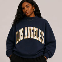 Sweat-shirt universitaire blanc bordeaux Los Angeles à col montant, poignets et ourlet côtelés bordeaux, coupe ample, manches longues, logo personnalisé