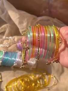 Bracelets en verre tendance/Chudiyan pour femmes et filles, taille et modèle personnalisables/Bracelet en résine style ange, artisanat en résine - Product Image 4