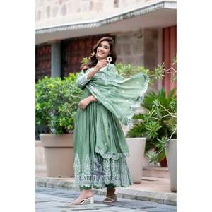 ชุดปักสีเขียวประกายผู้หญิง - Product Image 6