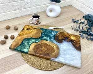 Planche à découper de luxe en résine et bois d'acacia, motif vague marine bleue, plateau de service en époxy, plateau à fromages et charcuteries, vente en gros - Product Image 1