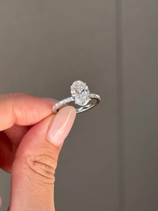 Anillo Solitario de Diamante Ovalado de 2.01CT Cultivado en Laboratorio con Oro Amarillo de 14K, Certificado IGI, Anillo de Compromiso y Boda de Lujo para Enamorados - Product Image 2