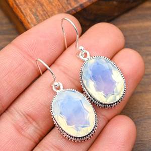 Boucles d'oreilles en opale laiteuse, faites à la main, en argent sterling 925, magnifiques bijoux, cadeau pour elle, pour la personne aimée - Product Image 1