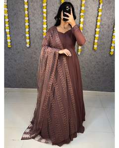 Vestidos Anarkali Tradicionales Indios de Material Georgette con Trabajo Sifli y Dupatta de Tela de Red para Bodas, Vestidos a Bajo Precio - Product Image 4