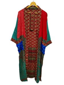 Regalos para ella: Kimono de patchwork, bata larga para dormir, ropa de noche, hecho a mano en India, kimono vintage de sari de seda reciclada. - Product Image 5