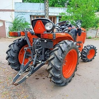 Tracteur Kubota B2441 fiable, petit, 4x4, conçu pour les tâches agricoles modernes et une gestion efficace des champs