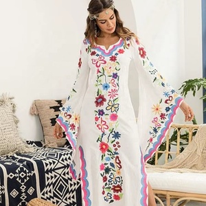 Robe maxi bohème à fleurs brodées, manches cloche, respirante, broderie florale de haute qualité pour femmes - Product Image 1