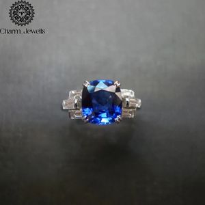 Anillo de compromiso clásico de moissanita con corte cojín, chapado en oro y plata 925, con engaste de puntas, para mujer - Product Image 4
