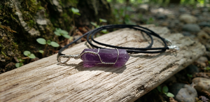 Collier pendentif en améthyste naturelle à double pointe, cristal hexagonal en forme de pilier, enveloppé de fil, énergie de guérison, pierre précieuse de quartz, bijou - Product Image 4