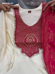 Fabricant indien de costumes haut de gamme en tissu Banarasi avec broderie Zari, jacquard et broderie, dernière collection. - Product Image 4