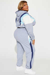 Conjunto Deportivo de Mujer con Pedrería, Pantalones Deportivos Anchos y Sudadera con Capucha, Ropa Urbana Personalizada - Product Image 3