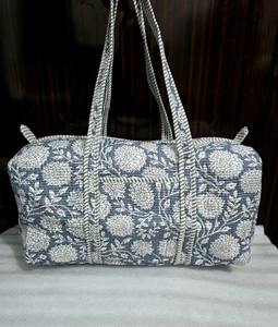 Bolsa de lona de algodón hecha a mano, multicolor, acolchada, para viaje, equipaje, ligera, con múltiples compartimentos. - Product Image 6