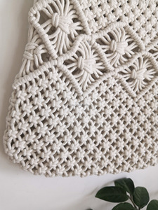 Pochette pliable en perles et soie avec design durable et portable pour la collection de vente en gros de boutiques féminines - Product Image 5