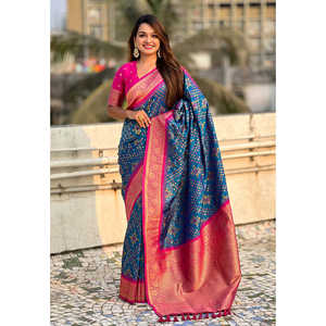 Sari Patola en soie douce bleue tissé Zari de qualité supérieure avec des tissages contrastés pour tenue de soirée par Elite Weaves - Product Image 5