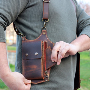 Bolso bandolera y estuche de cuero hechos a mano para organizar de forma práctica teléfonos, carteras y pasaportes, a la venta a bajo precio. - Product Image 2